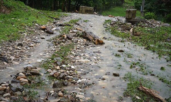 В ряде мест в регионе Самегрело вода размыла дороги - Sputnik Грузия