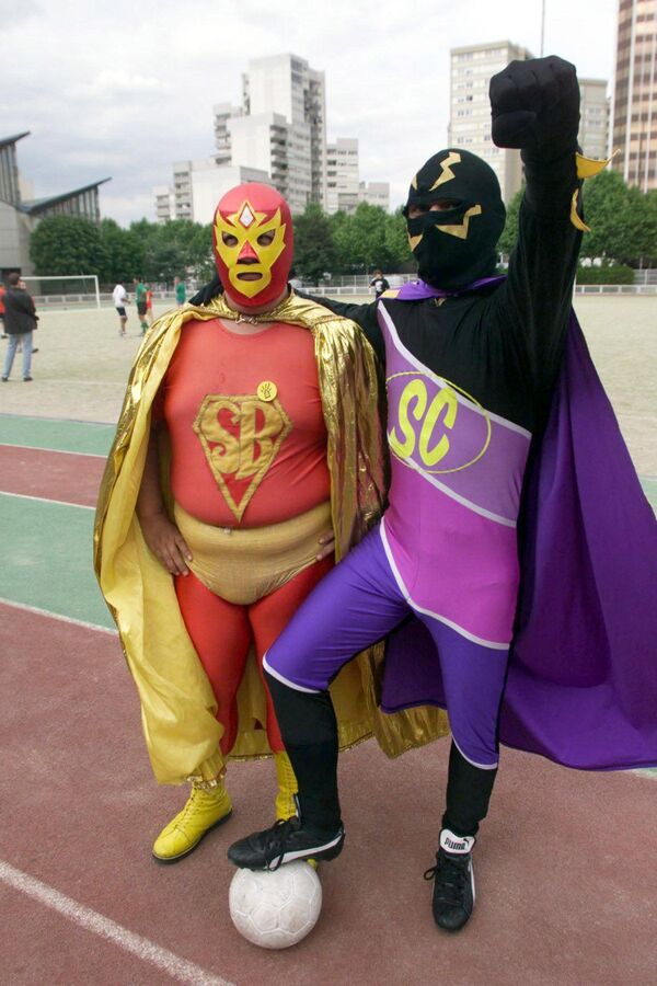  В 1996 году на выборах президента США и Мексики баллотировался Супербаррио Гомес - супергерой с избыточным весом, который носит маску борца, красные колготки и золотой плащ  - Sputnik Грузия