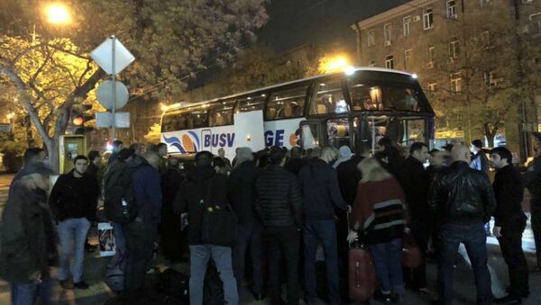 Вывоз россиян на автобусах из Армении через территорию Грузии - Sputnik Грузия