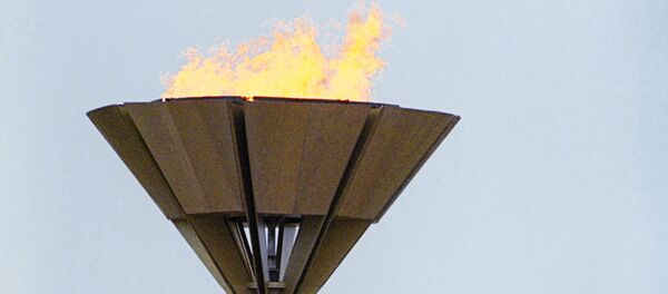 Советский баскетболист Сергей Белов зажигает олимпийский огонь во время торжественной церемонии открытия XXII Олимпийских игр в Москве - Sputnik Грузия