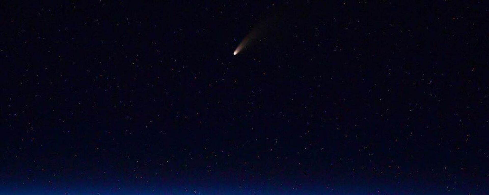 Комета C/2020 F3 (NEOWISE) над Землей - Sputnik Грузия, 1920, 10.12.2022