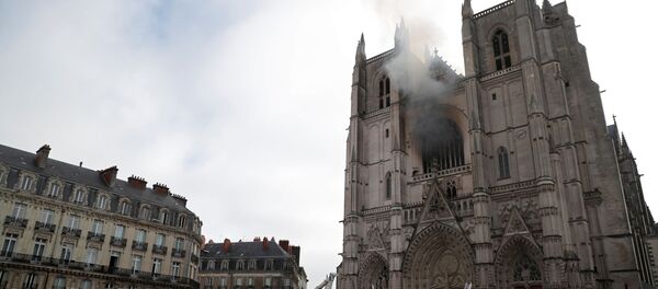 Пожар в кафедральном соборе Святых Петра и Павла во французском городе Нант - Sputnik Грузия