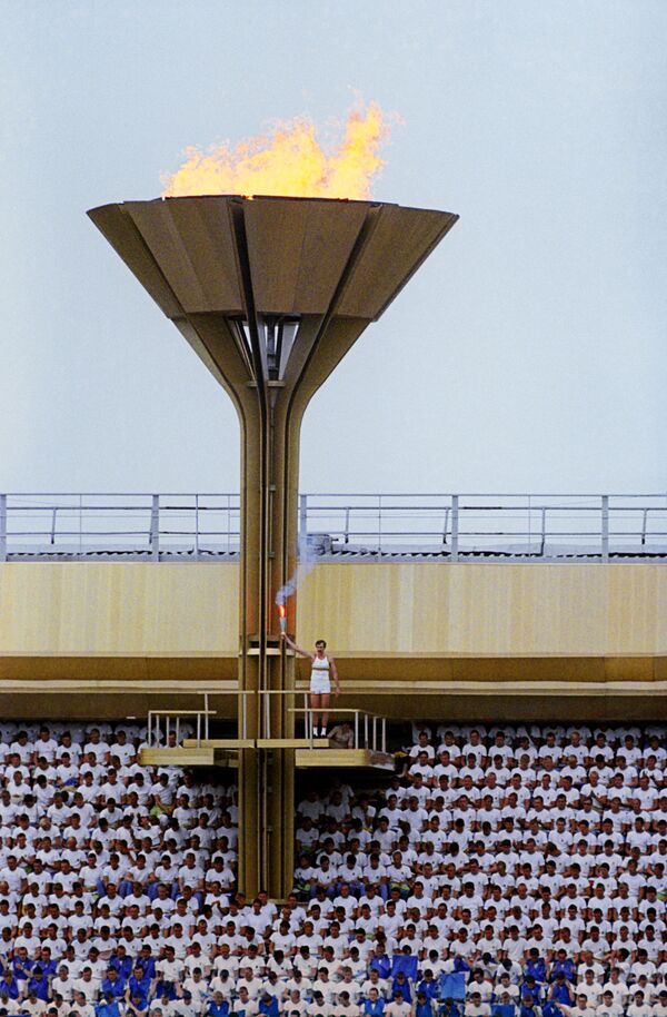 Советский баскетболист Сергей Белов, олимпийский чемпион 1972 года, зажег олимпийский огонь - Sputnik Грузия