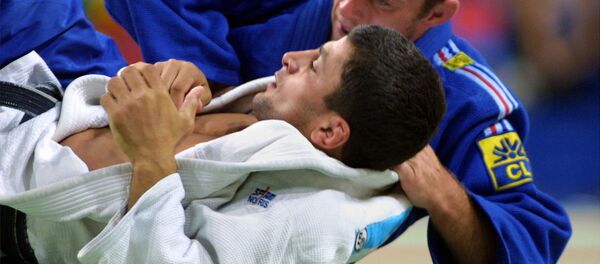 Золотой медалист Грузии Зураб Звиадаури во время поединка по дзюдо - Sputnik Грузия