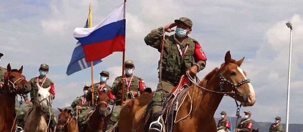 По горам на лошадях: как прошел конкурс Конный марафон - видео - Sputnik Грузия