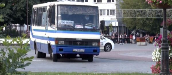Автобус, захваченный мужчиной, имеющим при себе взрывчатку и оружие, Луцк - Sputnik Грузия