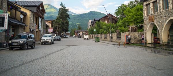 Местиа в Сванети - грузинская архитектура и современные здания в горах - Sputnik Грузия
