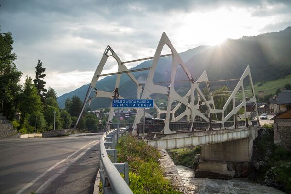 Даже мосты в Сванетии тоже необычны - Sputnik Грузия