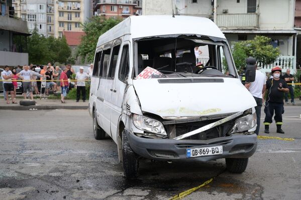 Сильнее всех в автоаварии пострадал пассажирский микроавтобус - Sputnik Грузия
