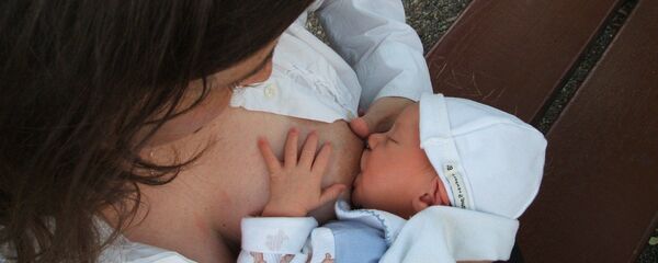 მეძუძური დედა და ჩვილი მეძუძური დედა და ჩვილი - Sputnik საქართველო