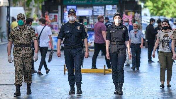 Полиция и военные в Баку Азербайджан во время пандемии COVID 19 - Sputnik Грузия