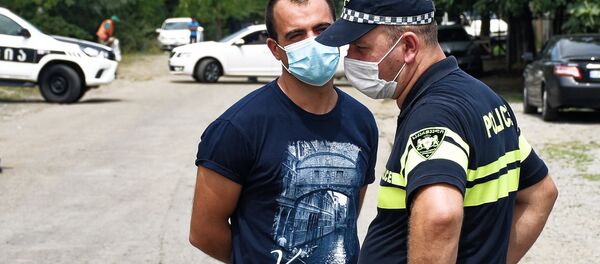 Полиция и специалисты проверяют жителей Гардабанского района на коронавирус - Sputnik Грузия