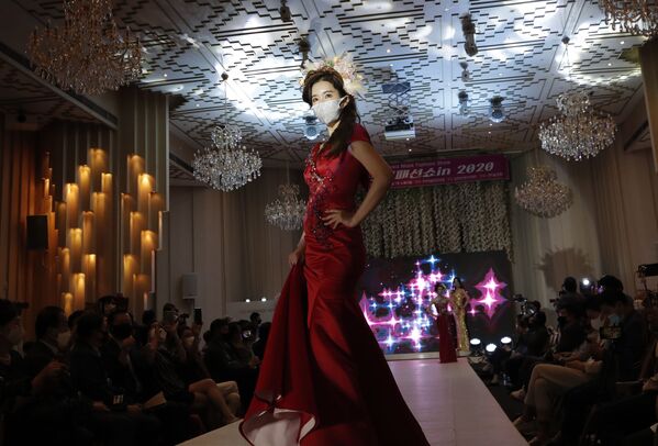 На Korea Mask Fashion show, которое прошло в Сеуле, все модели были в масках - Sputnik Грузия