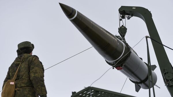 Пуск баллистической ракеты ОТРК Искандер-М с полигона Капустин Яр - Sputnik Грузия