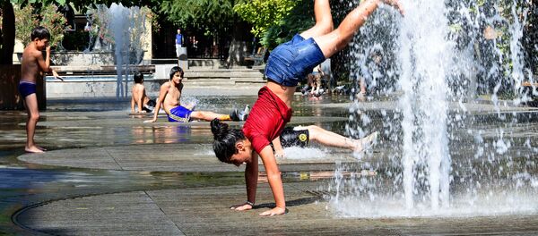 ბავშვები შადრევანთან ბავშვები შადრევანთან - Sputnik საქართველო