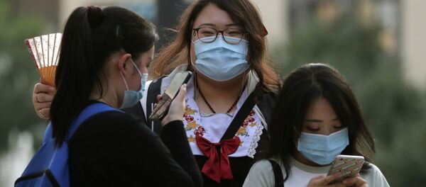 Женщины в масках во время пандемии коронавируса в Пекине Китай - Sputnik Грузия