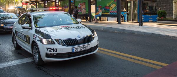 Обновленный проспект Ильи Чавчавадзе. Автобусная остановка и транспортные потоки - Sputnik Грузия