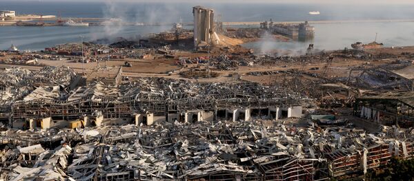 Мощный взрыв разрушил порт и другие здания в Бейруте, Ливан Мощный взрыв разрушил порт и другие здания в Бейруте, Ливан - Sputnik Грузия