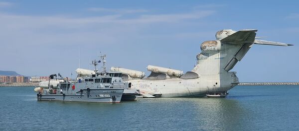 Подготовка к транспортировке ракетного экраноплана проекта 903 Лунь - Sputnik Грузия