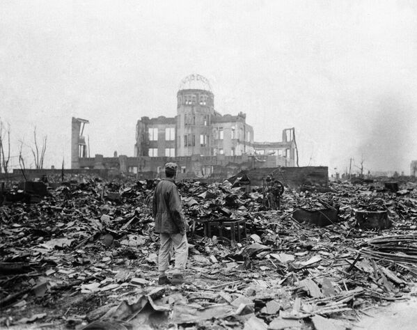 Атомная бомба, сброшенная на Хиросиму, была эквивалентом 13 тысяч тонн тротила и уничтожила около 70 процентов города - Sputnik Грузия