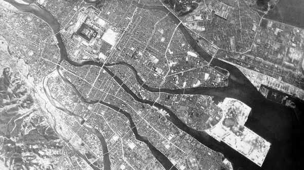 Вид сверху на Хиросиму до бомбардировки, 1945 год  - Sputnik Грузия
