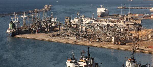 Мощный взрыв разрушил порт Бейрута в Ливане - Sputnik Грузия