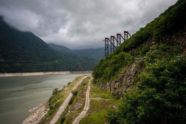Многие туристические компании уже включают посещение территории гидроэлектростанции в свои туры - Sputnik Грузия