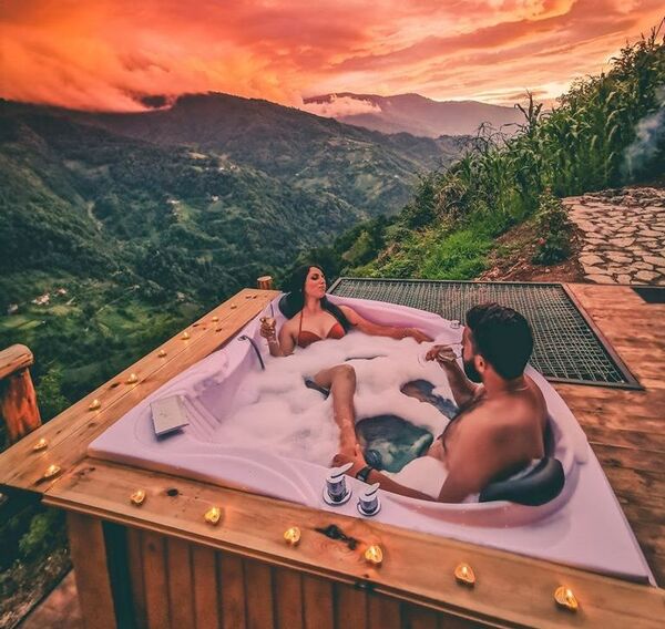 კლდეზე დაკიდებული კოტეჯი აჭარაში, რომელმაც ინტერნეტ-სივრცე აღაფრთოვანა კლდეზე დაკიდებული კოტეჯი აჭარაში, რომელმაც ინტერნეტ-სივრცე აღაფრთოვანა - Sputnik საქართველო