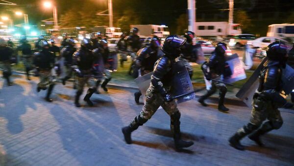Полиция во время протестов в Минске после президентских выборов - Sputnik Грузия