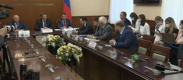 Страх конкуренции: Минздрав объяснил зарубежную критику российской вакцины от COVID-19 - Sputnik Грузия