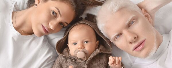 Бера Иванишвили с женой и сыном - Sputnik Грузия