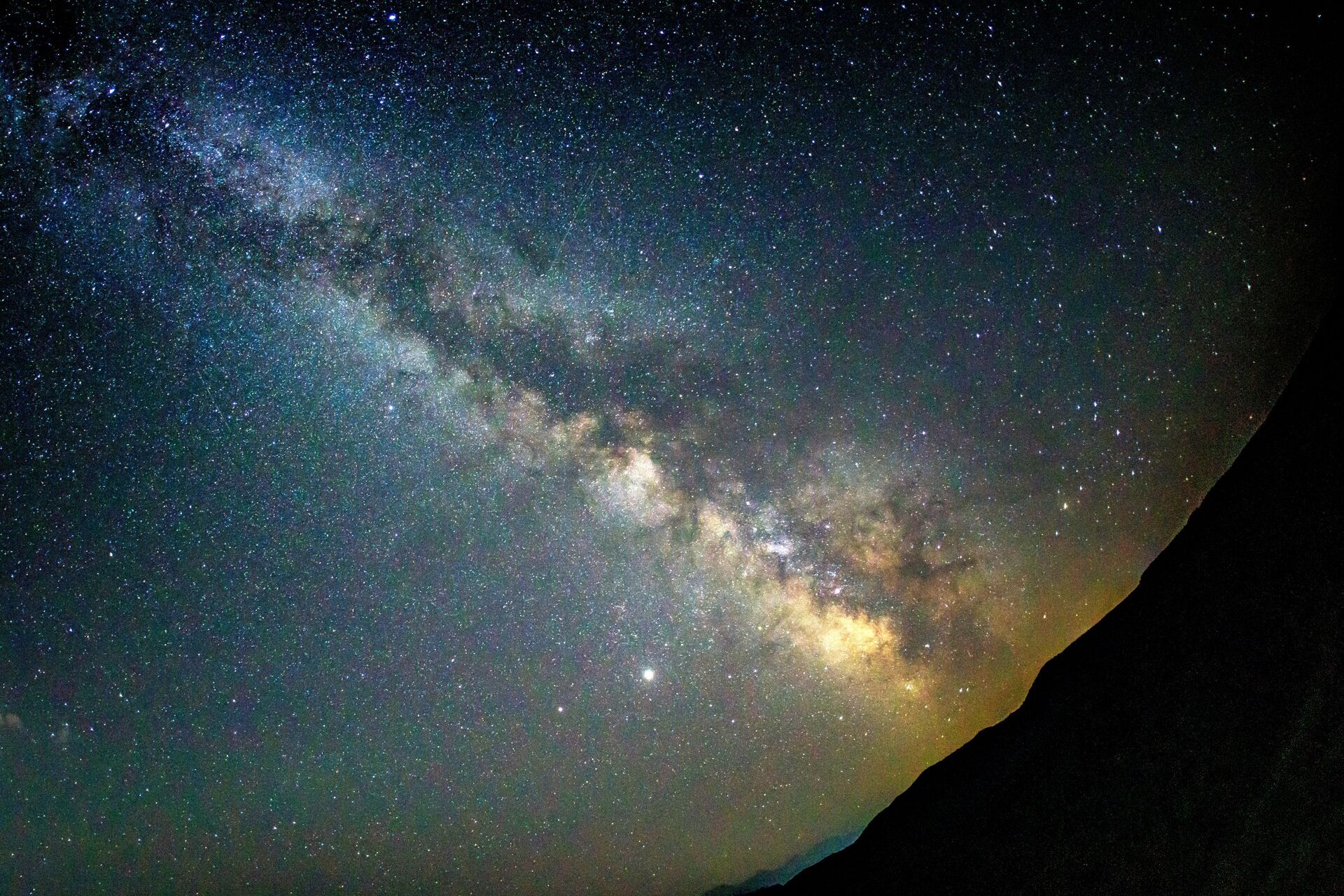 Звездное небо, наблюдаемое в Краснодарском крае во время метеорного потока Персеиды - Sputnik Грузия, 1920, 28.02.2023