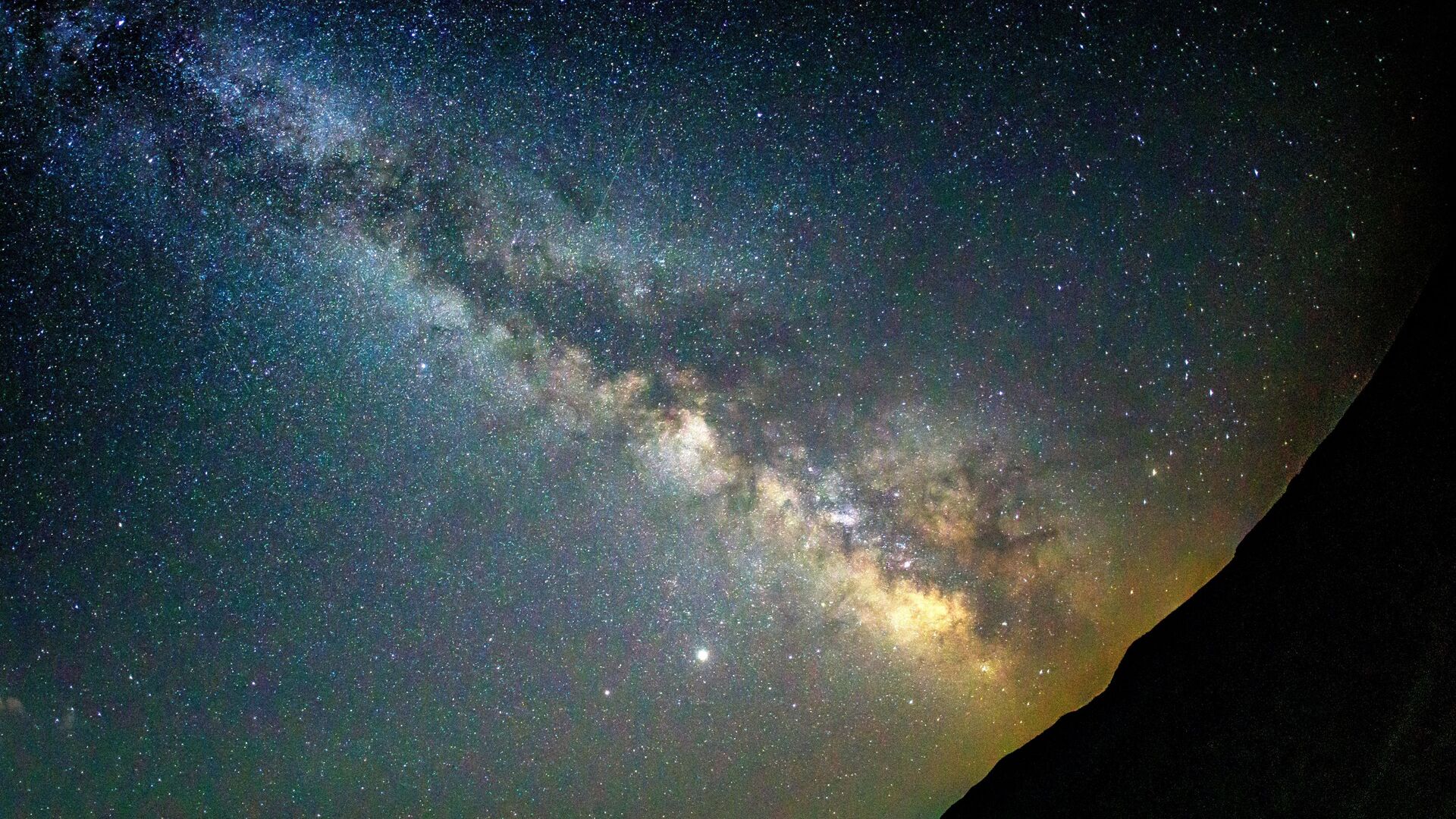 Звездное небо, наблюдаемое в Краснодарском крае во время метеорного потока Персеиды - Sputnik Грузия, 1920, 13.08.2021