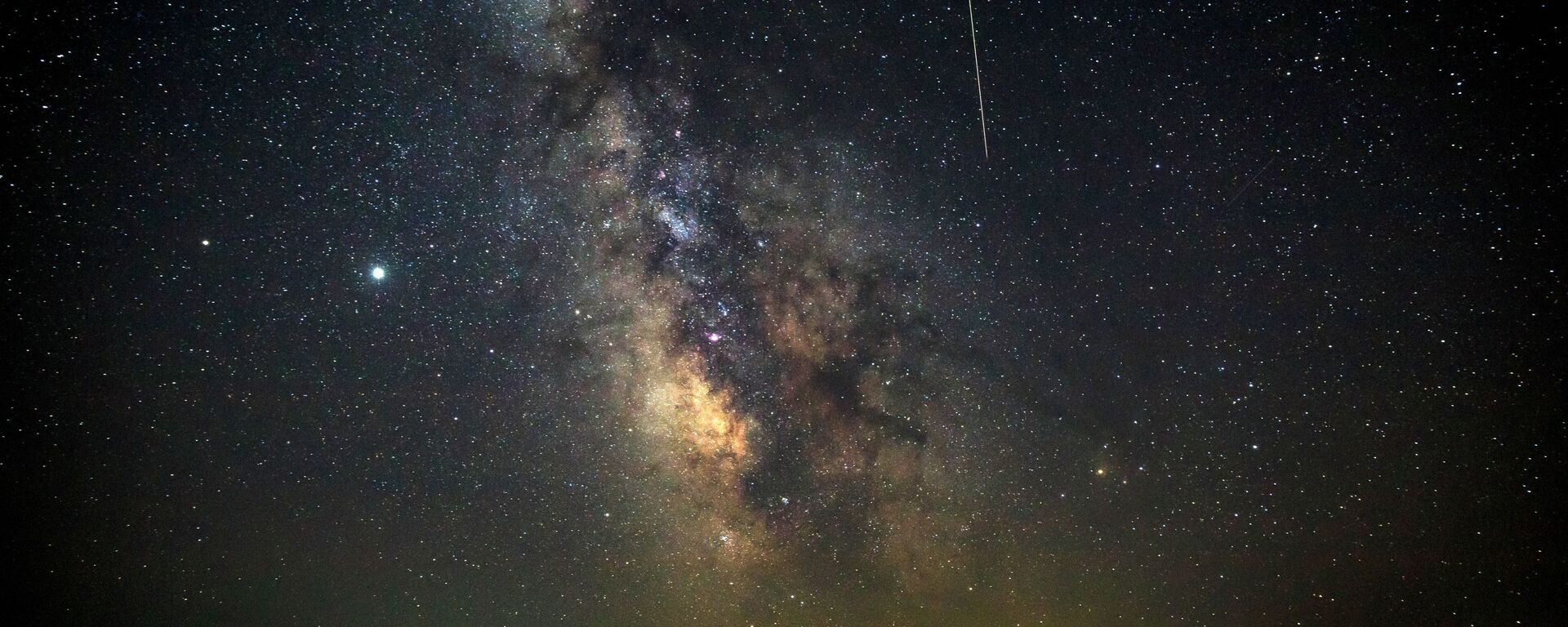 Звездное небо, наблюдаемое в Краснодарском крае во время метеорного потока Персеиды - Sputnik Грузия, 1920, 28.12.2022