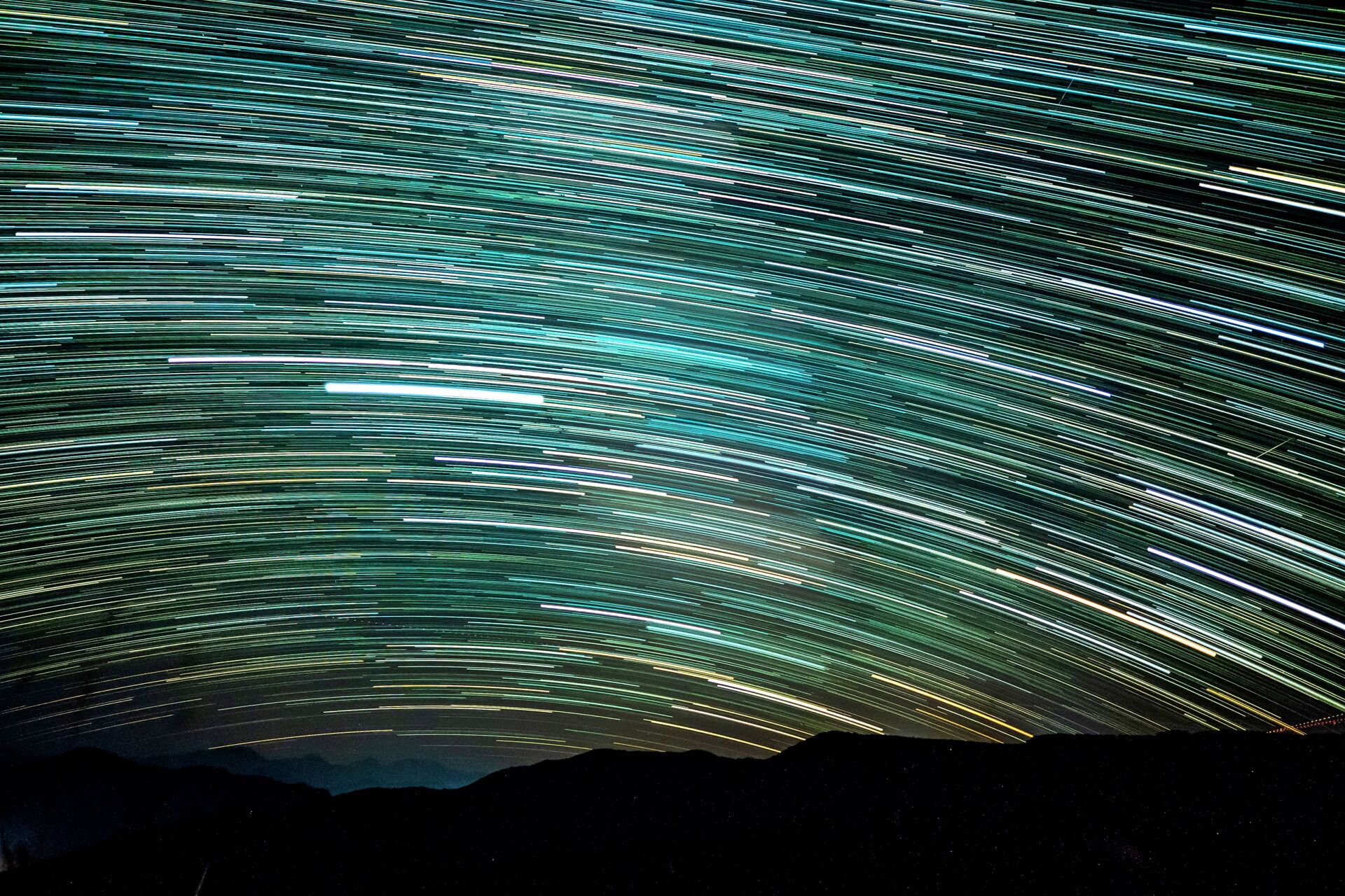 Звездное небо, наблюдаемое в Краснодарском крае во время метеорного потока Персеиды - Sputnik Грузия, 1920, 06.12.2022