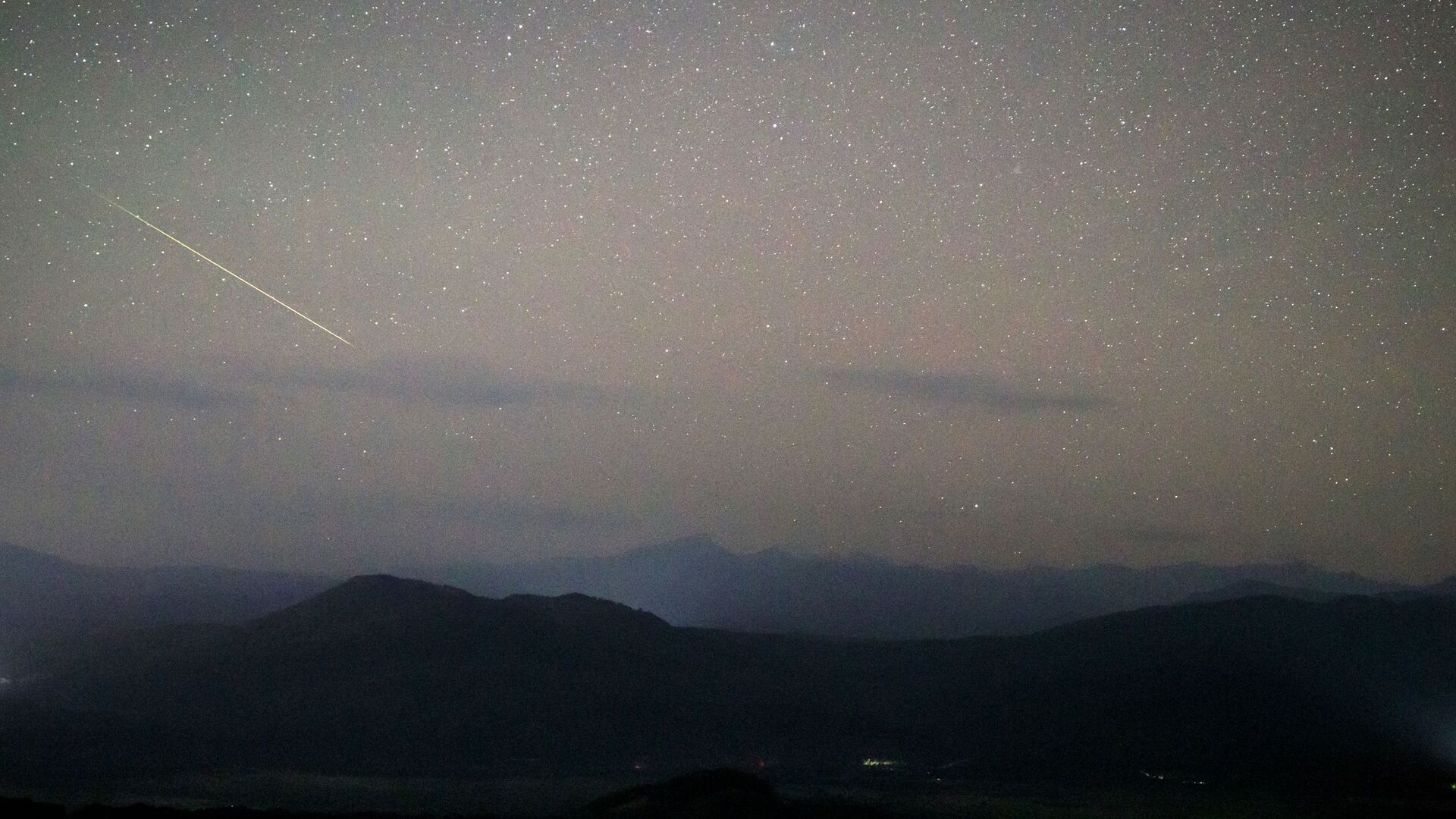 Звездное небо, наблюдаемое в Краснодарском крае во время метеорного потока Персеиды - Sputnik Грузия, 1920, 02.03.2022