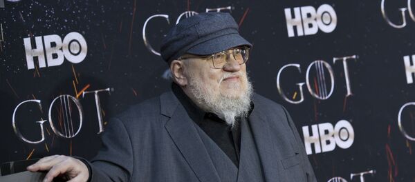 Автор и со-исполнительный продюсер Джордж Мартин присутствуют на премьере финального сезона Игра престолов в Radio City Music Hall в Нью-Йорке - Sputnik Грузия
