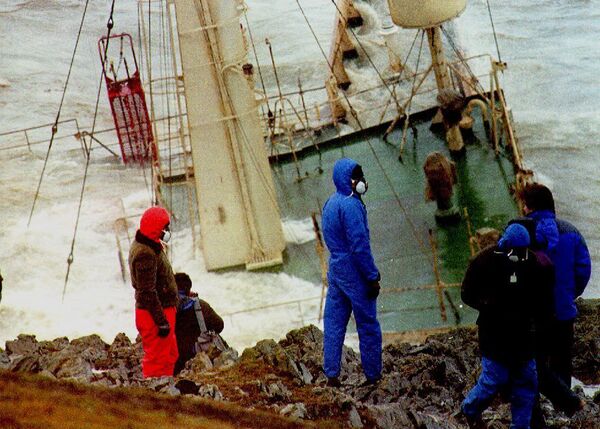 Нефтяной танкер Braerпотерпел крушение у южного берега острова Мейнленд в архипелаге Шотландских островов 5 января 1993 года. После крушения судна произошли изменения в морском праве Великобритании. В результате изменений был заново построен маяк в группе островов Монах-Айлендс - Sputnik Грузия