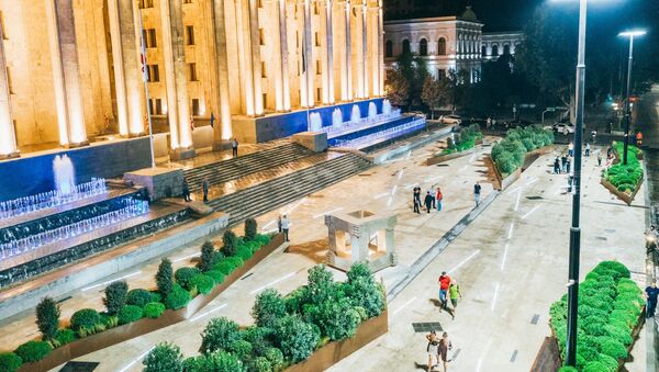 Обновленная площадь перед зданием Парламента Грузии - Sputnik Грузия
