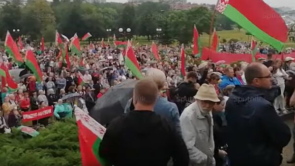Одиннадцатый день: белорусы под разными флагами продолжают протестовать - Sputnik Грузия