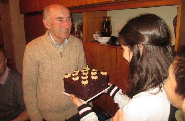 ქართველი ინჟინერი ატომურ სადგურზე, კგბ-სთან მოგებული საჭადრაკო პარტია და ჩინური ვარდი ქართველი ინჟინერი ატომურ სადგურზე, კგბ-სთან მოგებული საჭადრაკო პარტია და ჩინური ვარდი - Sputnik საქართველო