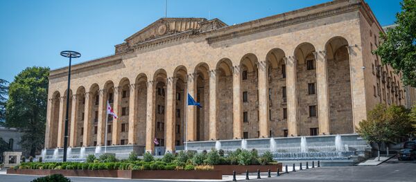 Обновленная площадь перед парламентом в столице Грузии - Sputnik Грузия