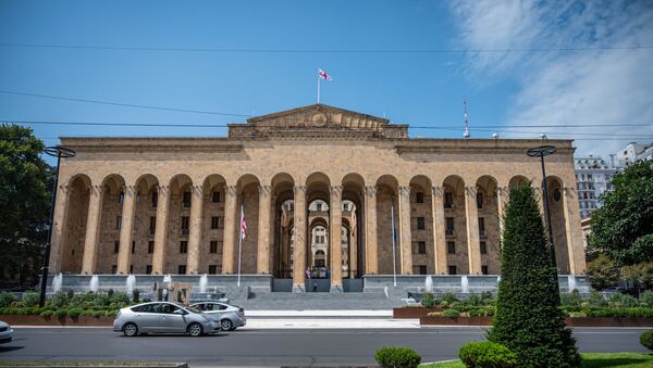 Обновленная площадь перед парламентом в столице Грузии - Sputnik Грузия