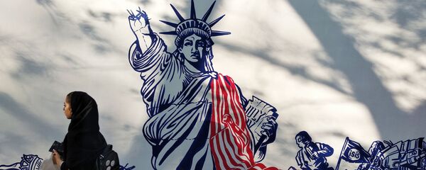 გრაფიტი თეირანში აშშ-ის ყოფილი საელჩოს კედელზე - Sputnik საქართველო