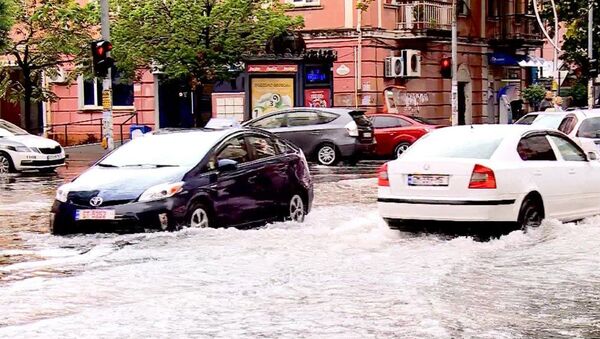 Наводнение в Батуми из-за сильного ливня вызвало километровые пробки - Sputnik Грузия