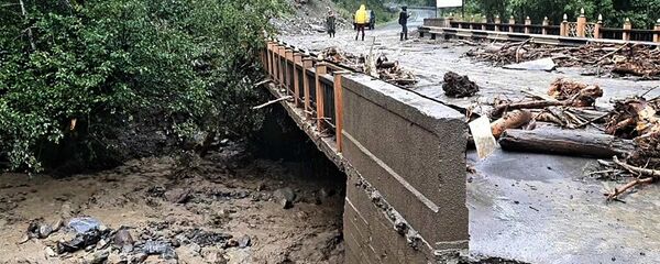 წინა დღეს წვიმის გამო ადიდდა მდინარეები ჩოლშურა, ლასადურა და მუხრა, რომლებმაც დააზიანა საავტომობილო გზები, ხიდები და საფეხმავლო ბილიკები - Sputnik საქართველო