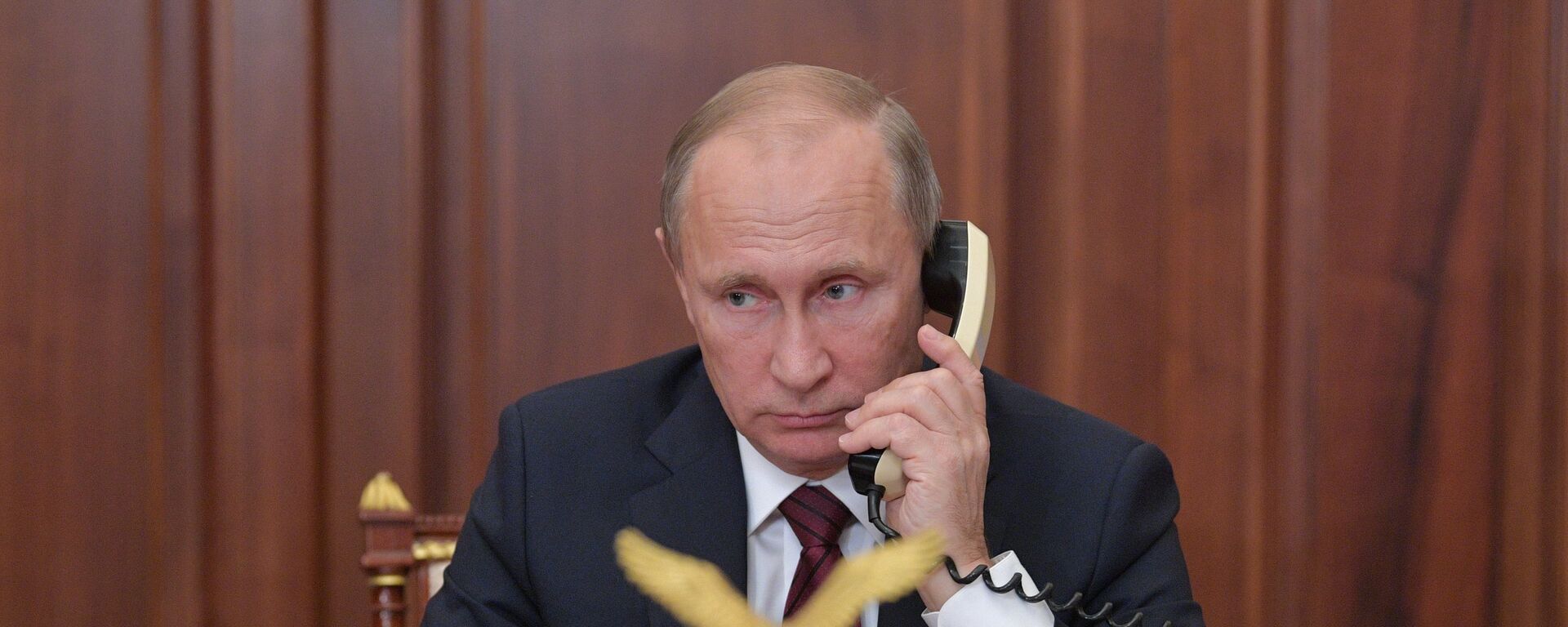 Президент РФ В. Путин ведет телефонный разговор - Sputnik Грузия, 1920, 12.03.2021