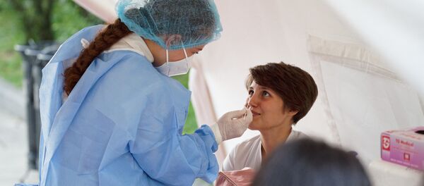 ПЦР тестирование на коронавирус на батумском бульваре  - Sputnik Грузия