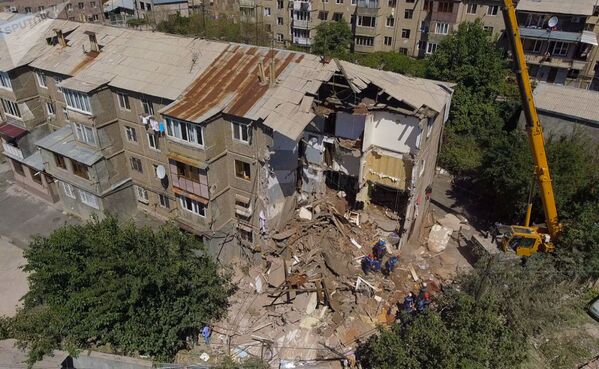 В Ереване обрушился жилой дом на улице Райниса - Sputnik Грузия