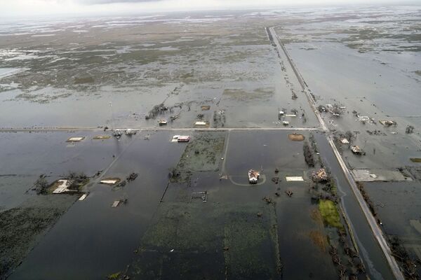 Мощный ураган Лаура причинил огромные разрушения в штате Луизиана в США - Sputnik Грузия